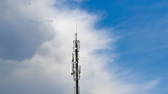 Ausbaupflicht: Haben die Netzbetreiber Deutsche Telekom, Vodafone und Telef&oacute;nica (O2) alle Zusagen eingehalten? - &copy; Jens Kalaene/dpa-Zentralbild/dpa