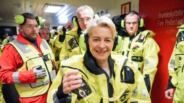 Gemeinsam mit Nato-Generalsekret&auml;r Jens Stoltenberg besuchte Ursula von der Leyen eine norwegische Gasf&ouml;rderplattform. Troll A ist die gr&ouml;&szlig;te Bohrinsel der Erde. - &copy; Ole Berg-Rusten/NTB/dpa