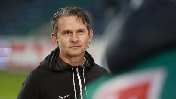 Kaiserslauterns Trainer Dirk Schuster kehrt nach Darmstadt zur&uuml;ck. - &copy; Matthias Bein/dpa