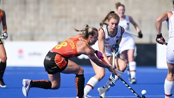 Jane Claxton (l) aus Australien und Selin Oruz aus Deutschland in Aktion. - &copy; Luis Veniegra/SOPA Images via ZUMA Press Wire/dpa