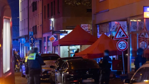 Bei Sch&uuml;ssen in der N&uuml;rnberger S&uuml;dstadt war im vergangenem Oktober ein Mann ums Leben gekommen, ein weiterer wurde schwer verletzt. - &copy; Daniel Karmann/dpa