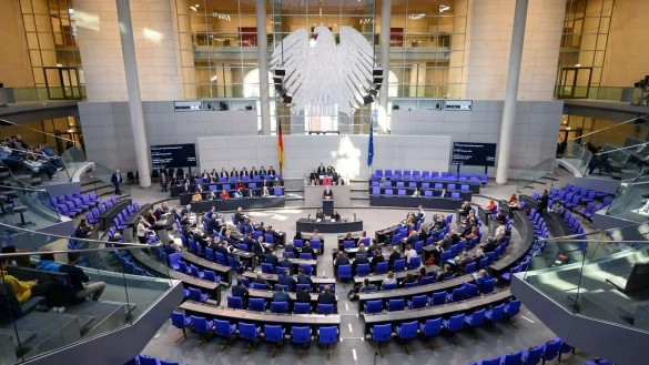 Der Bundestag debattiert unter anderem über dieser Frage: Welche Rolle hatte die Schweriner Regierung bei der Fertigstellung der Ostsee-Erdgasleitung Nord Stream 2? - © Bernd von Jutrczenka/dpa