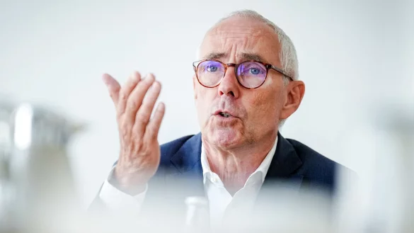 Peter Adrian, Pr&auml;sident des Deutschen Industrie- und Handwerkskammertags (DIHK), will in Peking mit Vertretern aus Wirtschaft und Politik in einen Dialog treten. - &copy; Kay Nietfeld/dpa