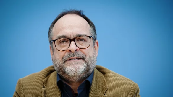 Wenzel Michalski, Deutschland-Direktor von Human Rights Watch, hat das Ende des Sponsorendeals zwischen dem FC Bayern M&uuml;nchen und Qatar Airways begr&uuml;&szlig;t. - &copy; Kay Nietfeld/dpa