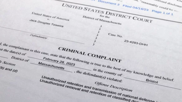 Ein Foto der Strafanzeige gegen Jack Teixeira. - &copy; Jon Elswick/AP/dpa