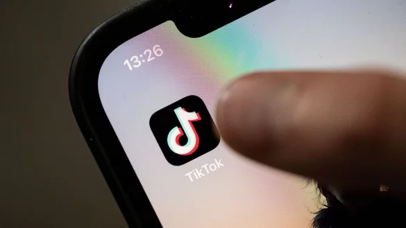 Tiktok steht zunehmend unter politischem Druck, weil die Plattform zu dem aus China stammenden Bytedance-Konzern geh&ouml;rt. - &copy; Marijan Murat/dpa