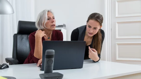 Vorab einmal reinschnuppern: Wer sich beruflich umorientieren will, sollte m&ouml;gliche Alternativen am besten nicht nur gedanklich durchspielen. - &copy; Christin Klose/dpa-tmn