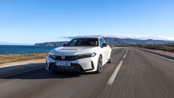 Mit einem Sprintwert von 5,4 Sekunden und einer Spitzengeschwindigkeit von 275 km/h ist der Honda Civic R-Type eine Seltenheit in der Kompaktklasse. - © Honda Motor Co./dpa-mag