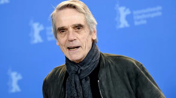 Jeremy Irons bleibt auch mit 75 Jahren beruflich aktiv. - &copy; Britta Pedersen/dpa-Zentralbild/dpa