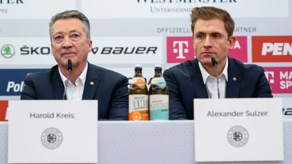 &Uuml;bernehmen beim DEB: Harold Kreis (l) und Alexander Sulzer. - &copy; Sven Hoppe/dpa