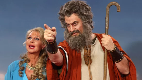 Markus S&ouml;der (CSU), Ministerpr&auml;sident von Bayern, und seine Frau Karin Baum&uuml;ller-S&ouml;der kommen zur Livesendung des Bayerischen Rundfunks &laquo;Fastnacht in Franken&raquo;. - &copy; Karl-Josef Hildenbrand/dpa