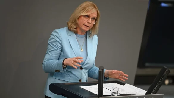 Unionsvize Andrea Lindholz spricht im Plenum des Parlaments. - &copy; Julian Weber/dpa