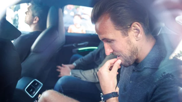 Harry Kane trifft zum Medizincheck in M&uuml;nchen ein. - &copy; Matthias Balk/dpa