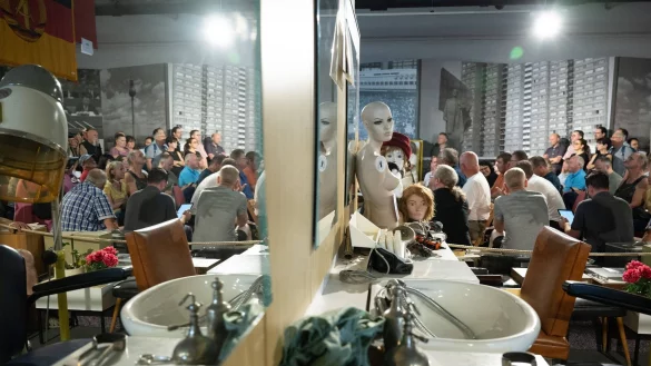 Das Interesse an der Versteigerung ist gro&szlig;. - &copy; Sebastian Kahnert/dpa