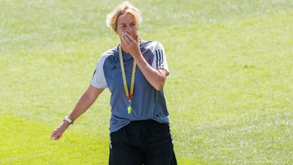 Bundestrainerin Martina Voss-Tecklenburg hat darum gebeten, das Streitthema FC Bayern auszusparen. - &copy; Daniel Karmann/dpa