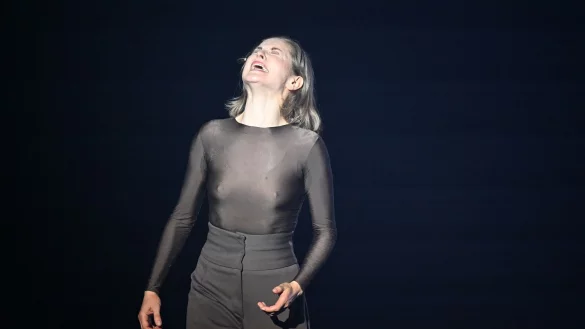 Valery Tscheplanowa in der Titelrolle von Lessings "Nathan der Weise" in Salzburg. - &copy; Barbara Gindl/APA/dpa