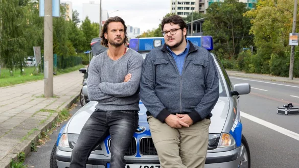 Ein gutes Team: Claudius Zorn (Stephan Luca, l) und Schr&ouml;der (Axel Ranisch). - &copy; Steffen Junghans/MDR/filmkombinat nordost/ARD/dpa