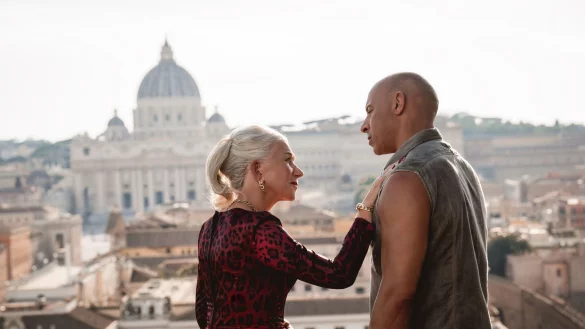 &Uuml;ber den D&auml;chern von Rom: Vin Diesel als Dom Toretto und Helen Mirren als Queen in einer Szene des Films &laquo;Fast & Furious 10&raquo;. - &copy; Peter Mountain/Universal Pictures/dpa