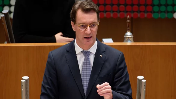 NRW-Ministerpr&auml;sident Hendrik W&uuml;st spricht in D&uuml;sseldorf. - &copy; Henning Kaiser/dpa/Archiv