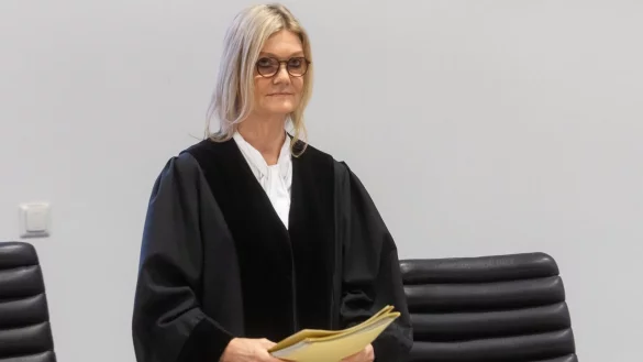 Die beiden Angeklagten wollten sich zu Prozessbeginn zun&auml;chst nicht zu den Vorw&uuml;rfen &auml;u&szlig;ern. - &copy; Michael Reichel/dpa