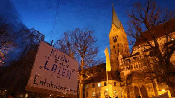 Mehr Laienbeteiligung geh&ouml;rt zum Forderungskatalog von reformorientierten Katholiken. (Archivbild) - &copy; Karl-Josef Hildenbrand/dpa