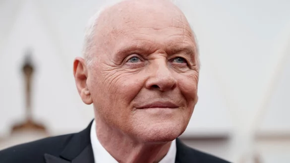 Anthony Hopkins blickt mit 87 Jahren auf sein bewegtes Leben. (Archivfoto) - © Jae C. Hong/Invision/AP/dpa