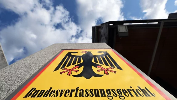 Das Bundesverfassungsgericht hat eine Verfassungsbeschwerde gegen die Verwendung von Anom-Chat-Daten gepr&uuml;ft. (Archivbild) - &copy; Uli Deck/dpa