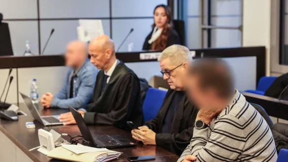 Kurz vor der Urteilsverkündung herrschte große Anspannung. (Archivbild) - © Oliver Berg/dpa