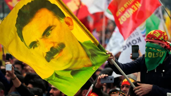 Öcalan hatt die PKK im Februar zur Auflösung aufgerufen. (Archivbild) - © Lefteris Pitarakis/AP/dpa