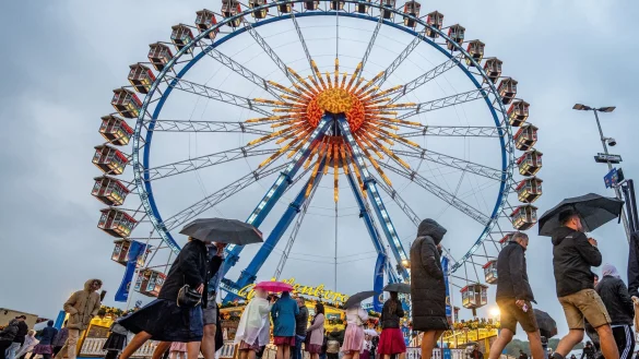 Heißer Start, verregneter Abschluss. - © Armin Weigel/dpa