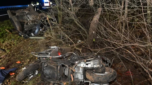 Die Polizei ermittelt zu den Hintergründen des Unfalls. - © Foto Bludau/dpa