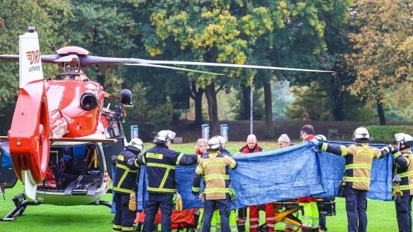 Mit einem Rettungshubschrauber war Iris Stalzer mit lebensgefährlichen Verletzungen in ein Krankenhaus geflogen worden. (Archivbild) - © Alex Talash/dpa