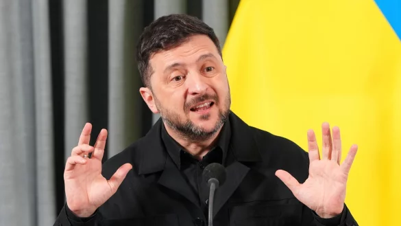 Der ukrainische Pr&auml;sident Wolodymyr Selenskyj erwartet nach Moskaus Ablehnung einer Feuerpause zum westlichen Weihnachtsfest massive russische Angriffe an den Feiertagen. (Archivbild) - &copy; Peter Dejong/AP/dpa