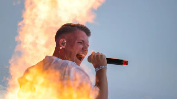 Erst Feuer, jetzt Eis: Julian Sommer zieht es im Winter auch auf die Skipiste. (Archivbild) - &copy; Christoph Reichwein/dpa