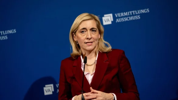 Gesundheitsministerin Nina Warken begr&uuml;&szlig;te den Kompromiss im Vermittlungsausschuss. - &copy; Fabian Sommer/dpa