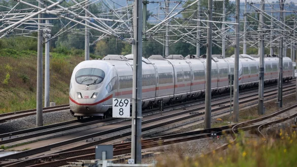 Z&uuml;ge zwischen europ&auml;ischen Metropolen sollen k&uuml;nftig deutlich schneller fahren k&ouml;nnen. (Archivbild) - &copy; Jan Woitas/dpa