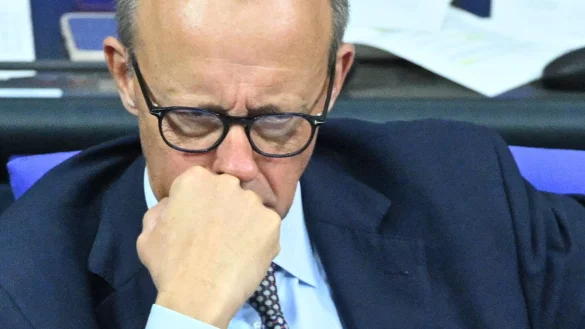 Die Rente ist durch - was kommt nun als nächstes auf den Kanzler zu? - © Christophe Gateau/dpa