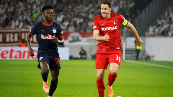 In der Europa League sind Christian Günter (r.) und der SC diese Saison noch ungeschlagen. - © Philipp von Ditfurth/dpa