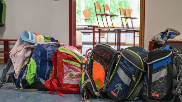 Die Kommunen in NRW wollen das Land bei der Finanzierung des Ganztagsausbaus stärker in die Pflicht nehmen. (Symbolbild) - © Arne Dedert/dpa