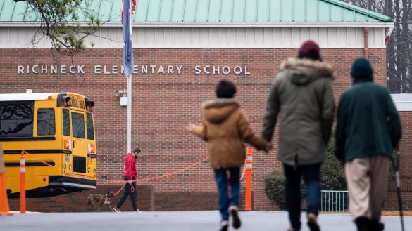 Ein Sechsj&auml;hriger hatte 2023 in einer Grundschule in Newport News auf seine Lehrerin geschossen. (Archivbild) - &copy; Billy Schuerman/The Virginian-Pilot via AP/dpa