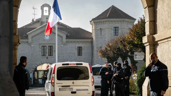 Ein Gefängnisausbrecher in Frankreich ist später beim Kaffeetrinken in einem Bistro gefasst worden. (Symbolfoto) - © Arnaud Finistre/AFP/dpa