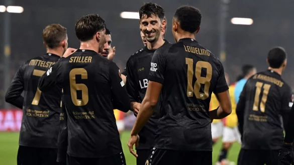 Die VfB-Spieler hatten Grund zur Freude. - © Federico Gambarini/dpa