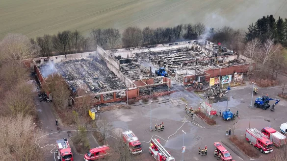 Zwei Jugendliche k&ouml;nnten f&uuml;r den Brand des Supermarktes verantwortlich sein. (Archivbild) - &copy; Michael Ukas/dpa