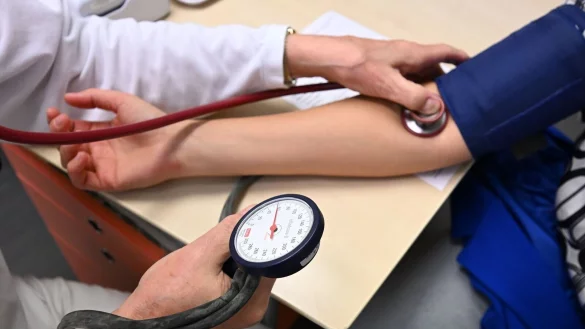 Kassen&auml;rzte-Chef Andreas Gassen fordert eine "Kontaktgeb&uuml;hr" bei Arztbesuchen. (Symbolbild) - &copy; Bernd Wei&szlig;brod/dpa