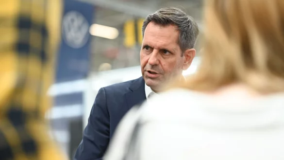 Niedersachsen h&auml;lt 20 Prozent der Stimmrechte im VW-Konzern. Ministerpr&auml;sident Lies sitzt f&uuml;r das Land im Aufsichtsrat. (Archivbild) - &copy; Lars Penning/dpa