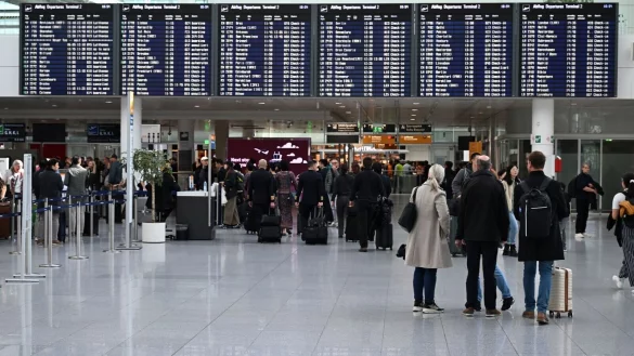 Am Flughafen München sind am Abend erneut Flüge ausgefallen. - © Felix Hörhager/dpa