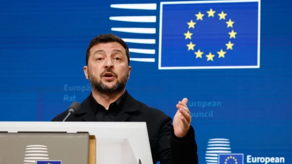 Der ukrainische Staatschef Wolodymyr Selenskyj hat bei einer Pressekonferenz in Br&uuml;ssel China eine Unterst&uuml;tzung von Russland vorgeworfen. - &copy; Geert Vanden Wijngaert/AP/dpa