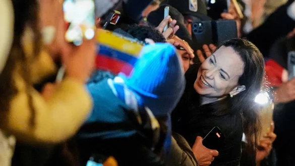 Machado traf in der Nacht in Oslo ein. - © Lise Åserud/NTB Scanpix/AP/dpa