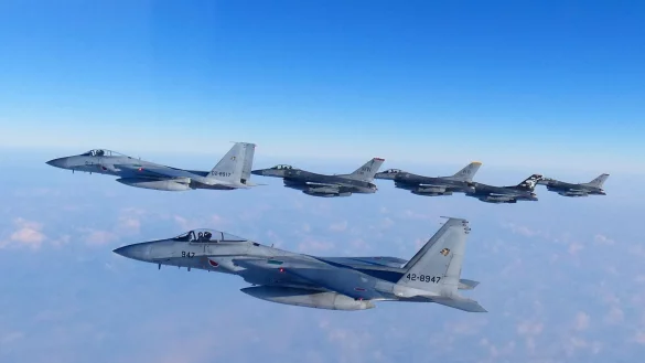 Chinesische Militärflugzeuge sollen japanische Kampfjets mit ihrem Feuerleitradar ins Visier genommen haben. (Archivfoto) - © Uncredited/Joint Staff of the Japanese Self-Defense Force/AP/dpa