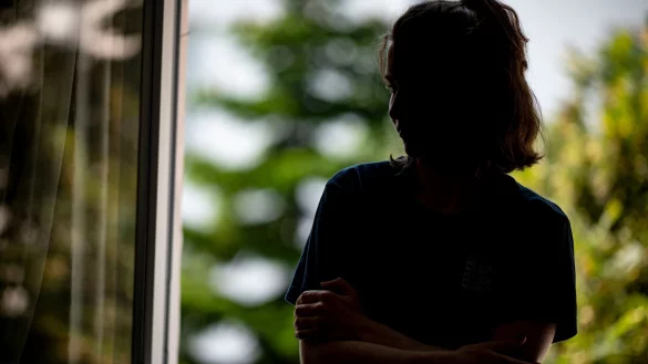 In den Industriestaaten klagt nach einer OECD-Studie eine wachsende Zahl von Menschen über Einsamkeit. (Symbolbild) - © Fabian Sommer/dpa